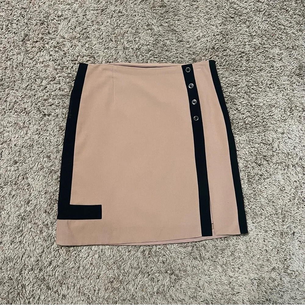 WHBM Nude & Black Colorblock Button Detail Mini Skirt Size 8